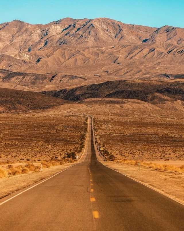 腾格里沙漠——无人区公路