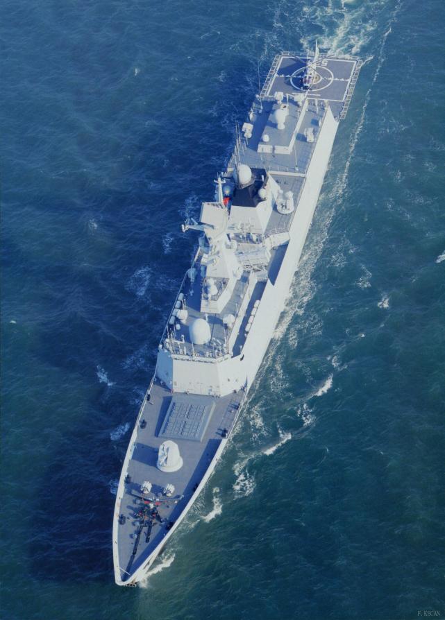 [054a型导弹护卫舰拥有强大的防空,反潜和反舰能力]