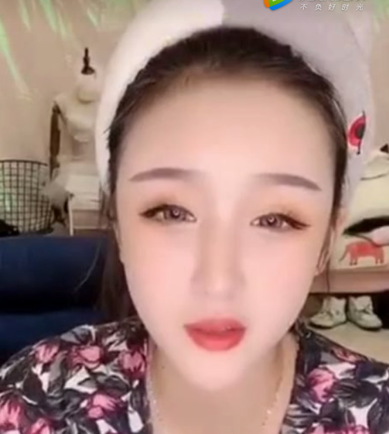 刘一手老婆开f遭曝光!黑暗萝莉大美透露后背纹身价格!