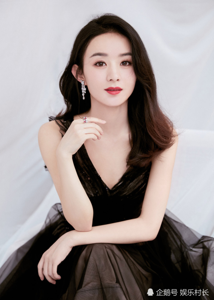 众所周知,娱乐圈内明星更新迭代非常快,赵丽颖在接新品牌代言的时候也