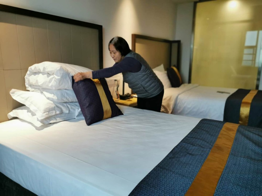 #留下了#北京医疗队留下了整洁的房间，还有一份神秘礼物 ，踏上归途前