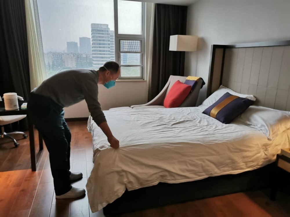 #留下了#北京医疗队留下了整洁的房间，还有一份神秘礼物 ，踏上归途前