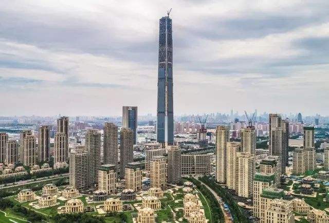 天津第一大烂尾楼:投资近200亿楼高597米,目前已经停工4年