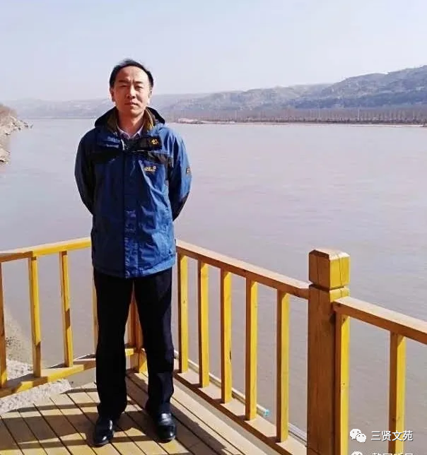 作者简介:骏翔,原名武俊祥,70后,陕西神木人,陕西省作家协会会员,2017