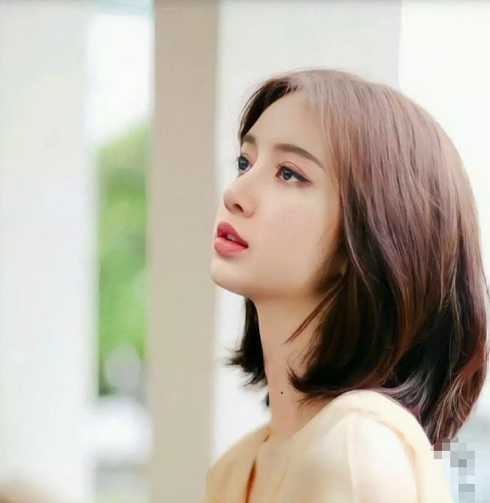 都说lisa的长发很美,当看清她剪成超短发:才知啥叫正牌公主