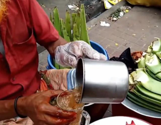 这种饮料就是芦荟汁,印度人很喜欢喝.