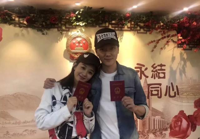冯绍峰赵丽颖再传婚变?曾谣言孩子血型和冯绍峰不符