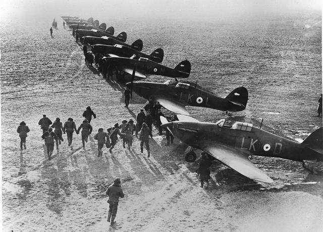 二战英军空袭日本炼油厂,41架战机被击落,代价惨重但仍然值得