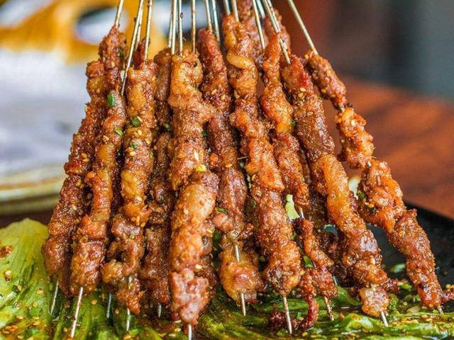 为什么曾经火遍各大夜市的新疆烤羊肉串,现在几乎看不