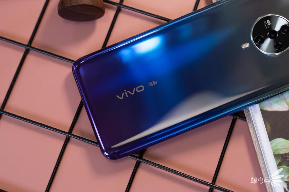 vivo s系列是vivo家族的自拍旗舰系列,升级至第三代的vivo s6系行