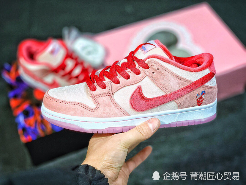 nike sb"情人节白粉丝绒 开箱测评