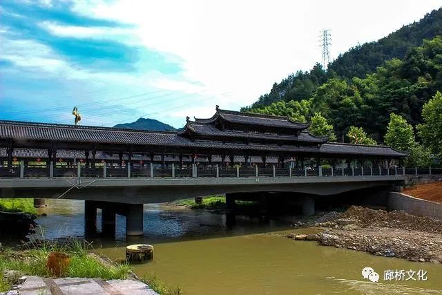 景宁鹤溪河上的廊桥,一座桥,便是一处风景