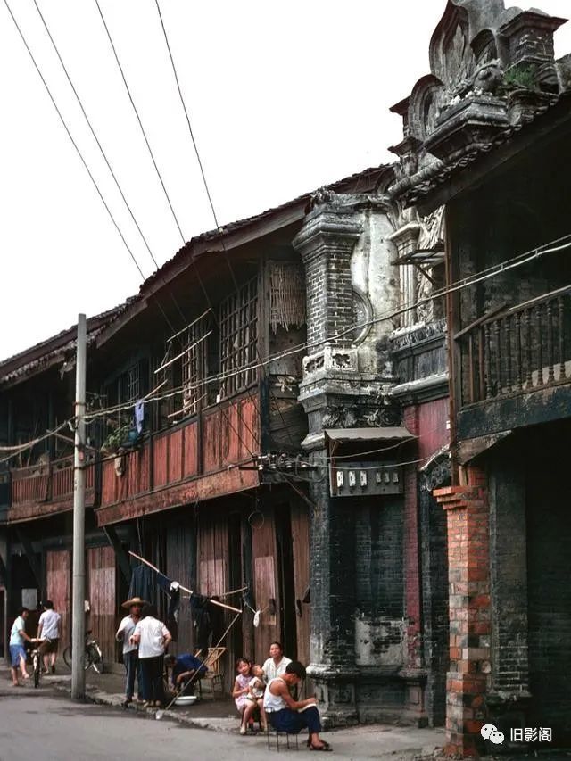 【四川成都街景】《四川成都,1981年.摄影:比尔·霍克》