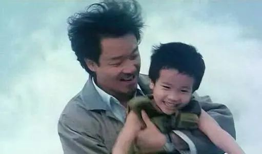 张国荣最低片酬电影，1元接拍唯一一次演父亲，背后原因令人感动