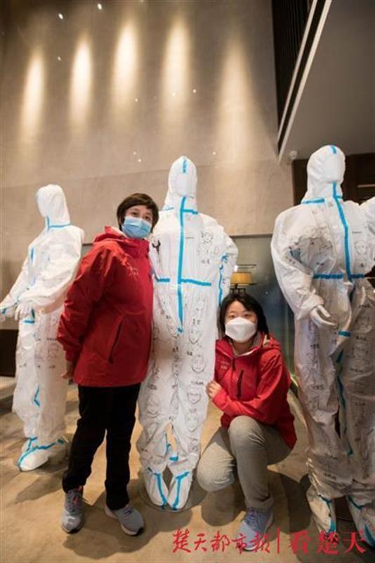 警校联手绘215名援汉医生画像,走心举动让白衣战士热泪盈眶