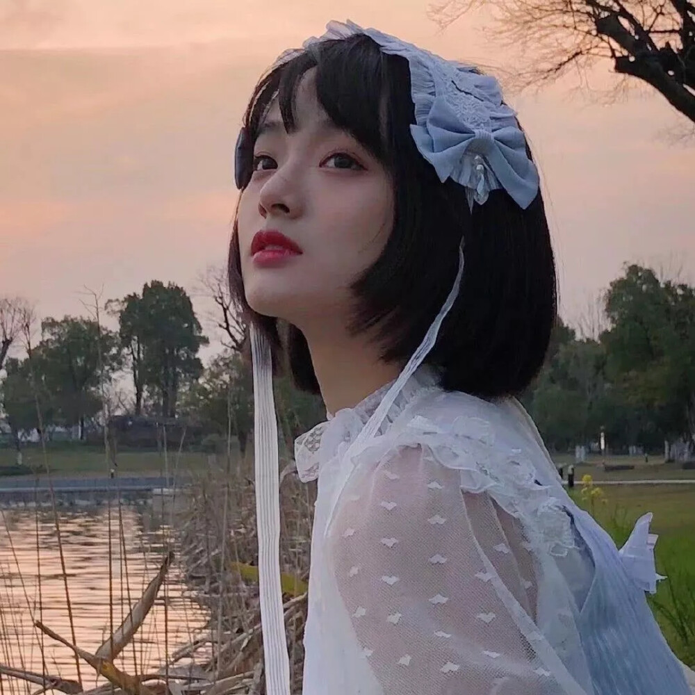 超火·小清新·女生头像:您的小仙女已下线,请发开工红包激活