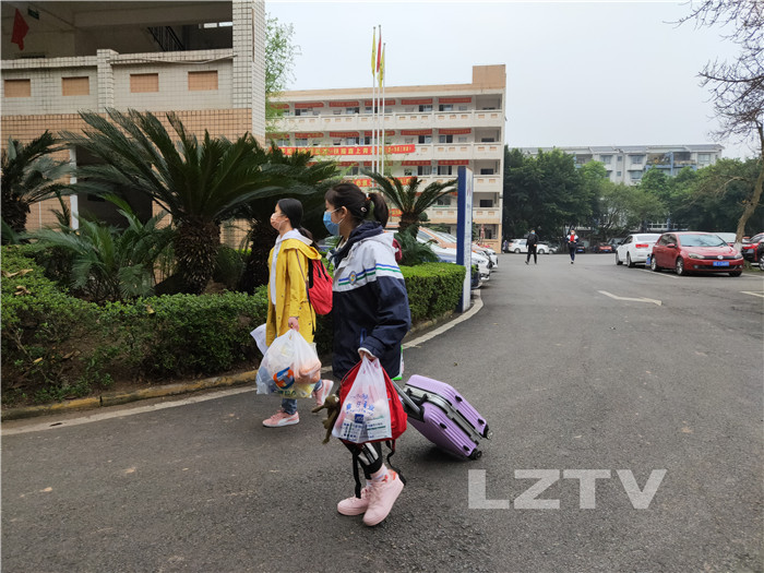 泸州约2.5万高三学生正式复课复学