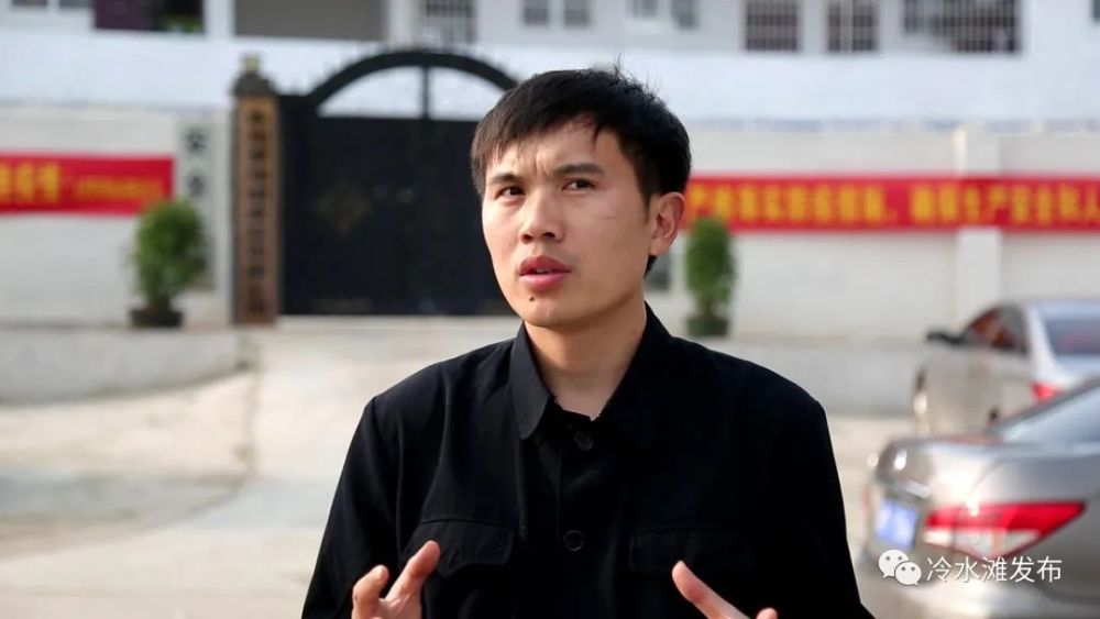 2019年的5月,在法国打工多年的罗伟明放弃高薪工作,毅然返回家乡——