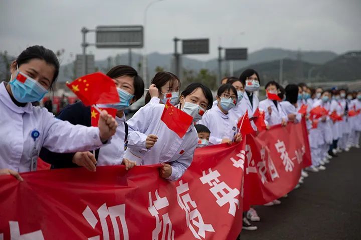 春花映白衣,天使今归来—向抗疫英雄致敬,迎白衣天使回归