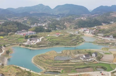 从娄底出发,两个多小时后,我们走进了新化县温塘镇王家村.