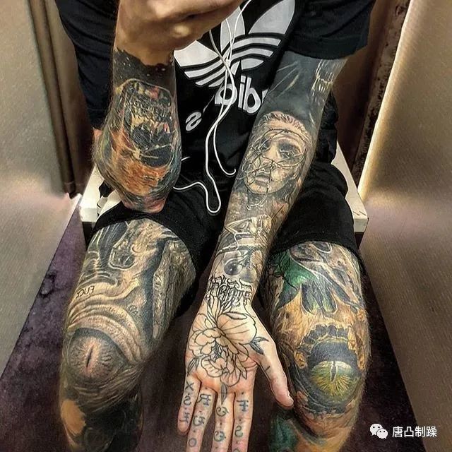 纹身的你,是否一样喜欢自拍?