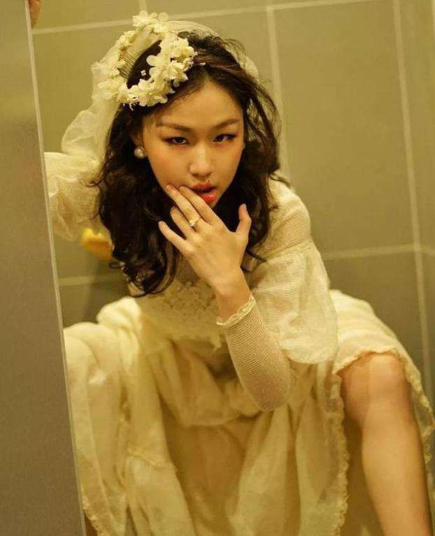 金婧晒吓人素颜自拍,女艺人自毁形象的典范