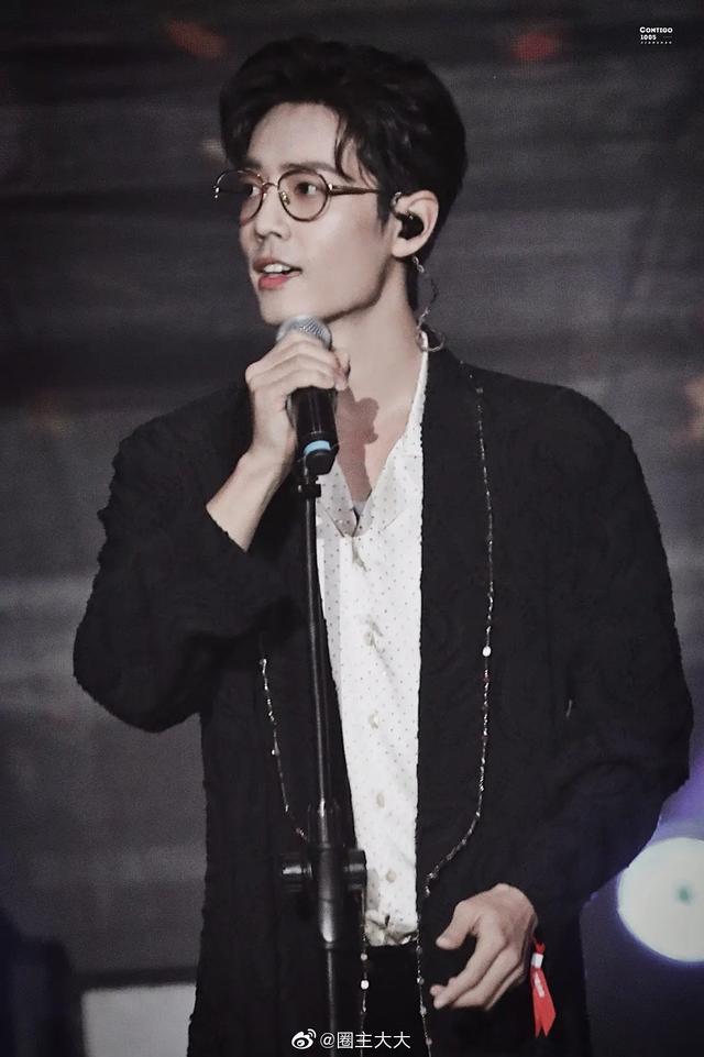 当红男明星的金丝眼镜造型,斯文败类也太好嗑了