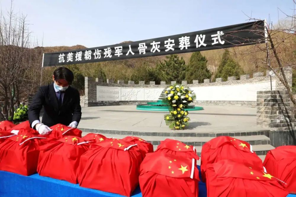 礼炮,为你们而鸣——27名抗美援朝英雄骨灰安葬市人民公墓