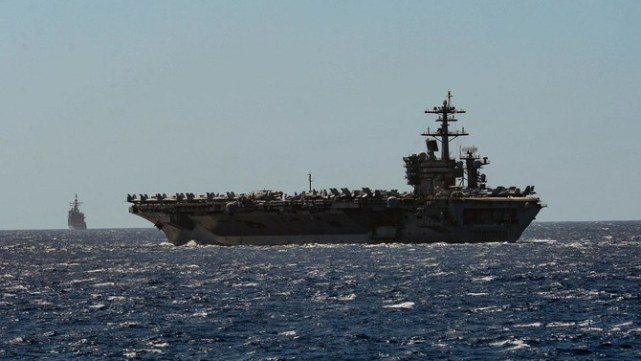 美国海军撤离被病毒袭击的罗斯福号航空母舰