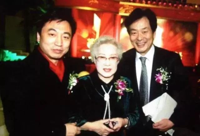 蓝天野导演,濮存昕出演,北京人艺几代演员同台操"金戈"