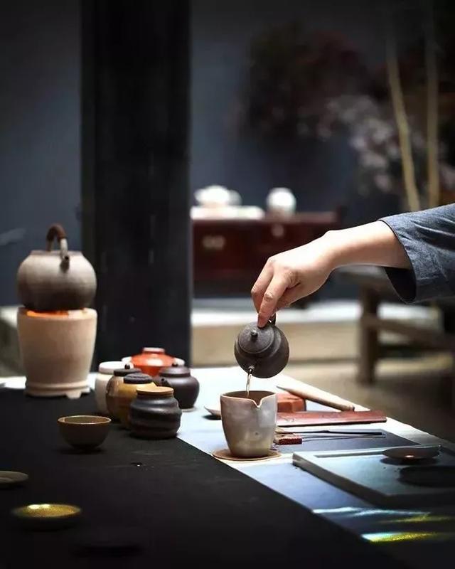 人生就像一杯茶,不会苦一辈子,总会苦一阵子