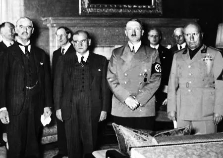 慕尼黑会议四巨头(从左至右依次为):英国首相张伯伦,法国总理达拉第