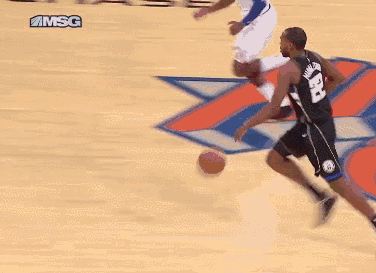 字母哥的天赋有多恐怖?3分线起步扣篮小意思,踮脚抓筐