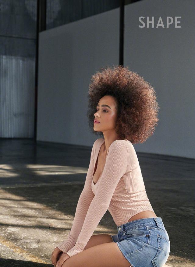 nathalie emmanuel(娜塔莉·伊曼纽尔)的《shape》杂志5月刊写真,她