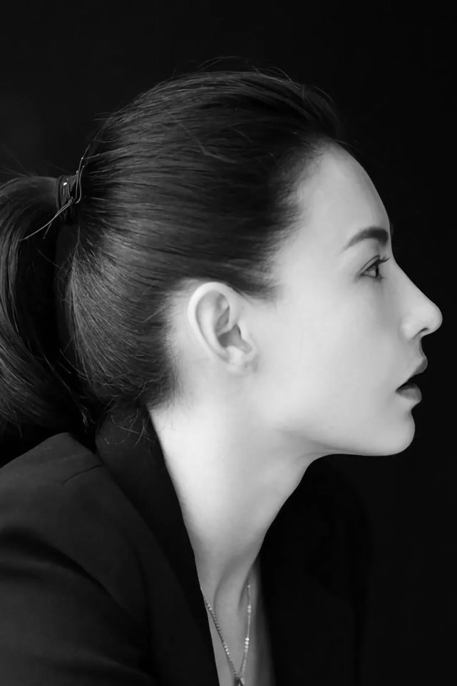 欧阳娜娜侧脸太丑被嘲假美女?原来满足这4点才算真的