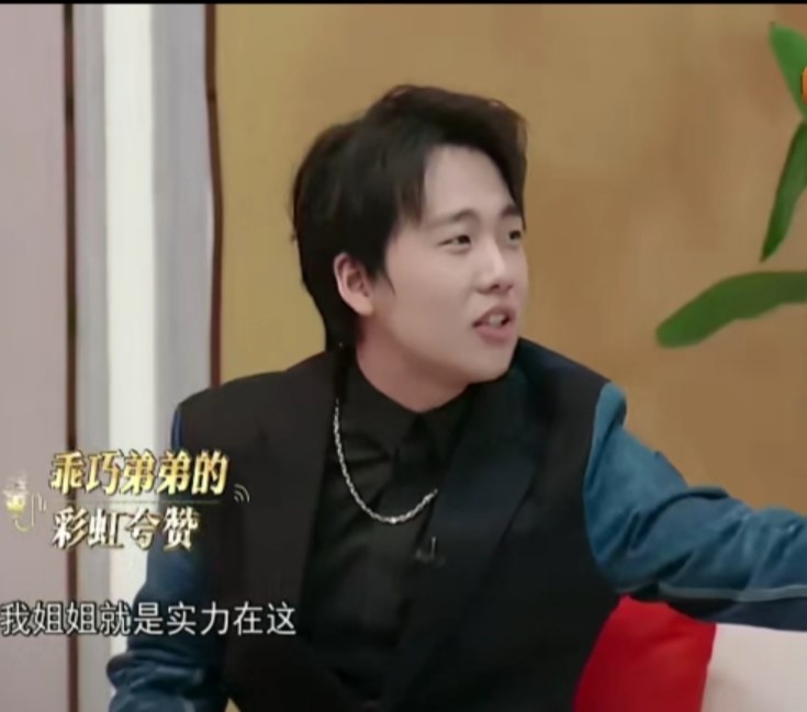 郭麒麟被曝追求张含韵,才刚否认和彭冠英领证,其实《声临其境》中早有