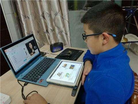 "网上上课"时在家的学生都干嘛呢?打游戏还不算什么