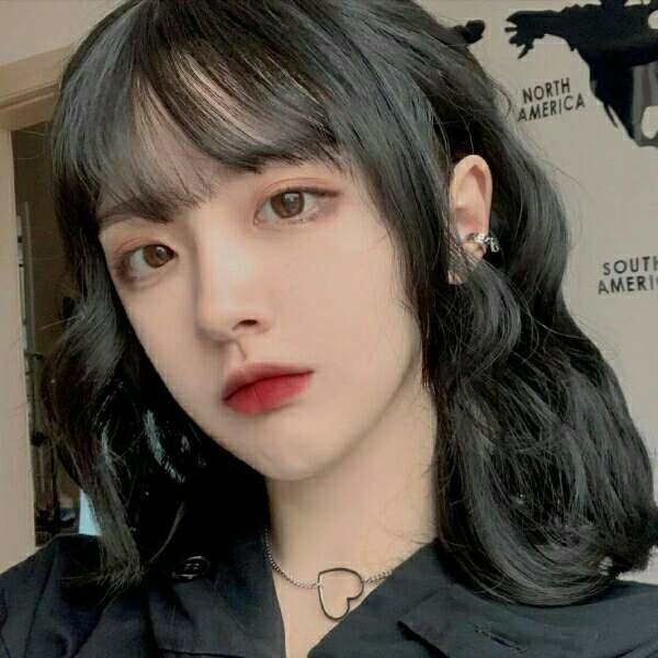 高冷女生头像:渐渐的失望和晚上的熬夜都已经成了习惯