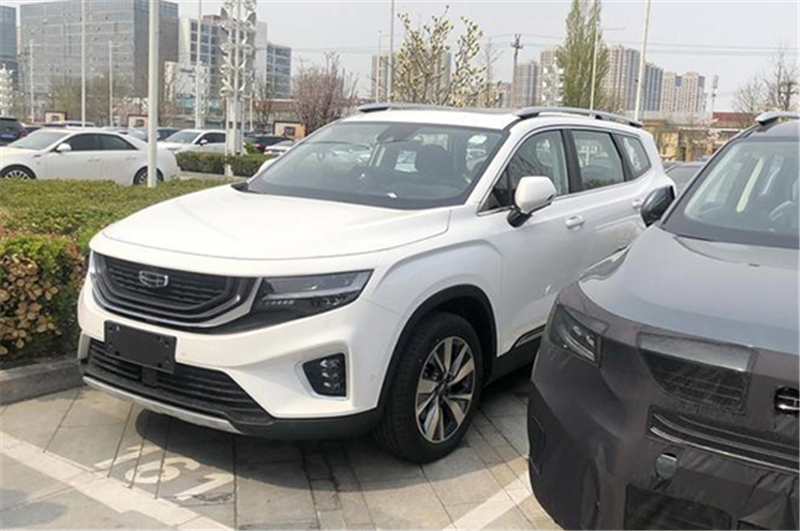 提前一饱眼福,定位中型suv,起售价预计15w,吉利豪越实拍图曝光