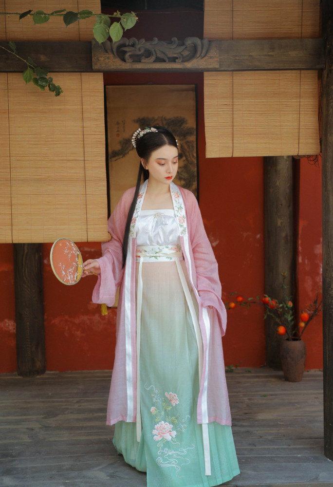 全网最美古装女孩,百迭裙搭配长褙子,清新大宋少女准没错