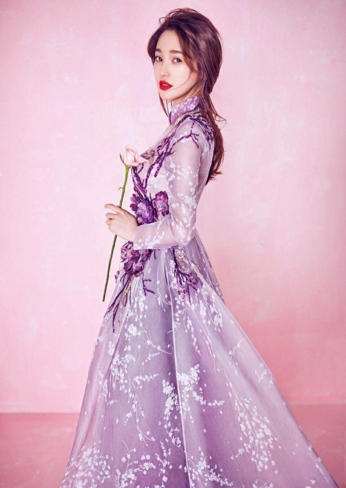 金莎中国风汉服气质优雅,美得高调