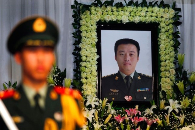 郑益龙,武警广州支队船艇大队副政治教导员 牺牲时间:2013年3月1日