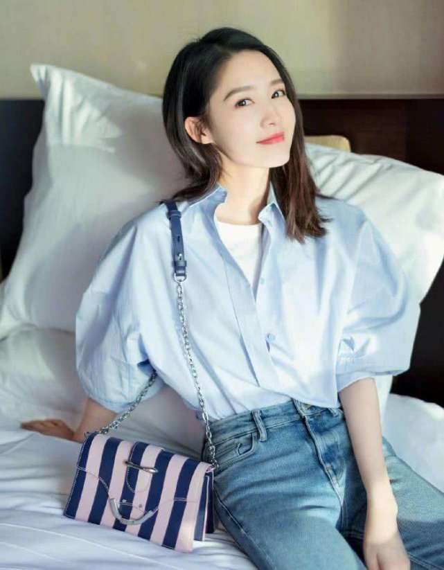 李沁仗着自己的颜值高,上身很甜美,裤子却穿成男子汉,什么鬼?