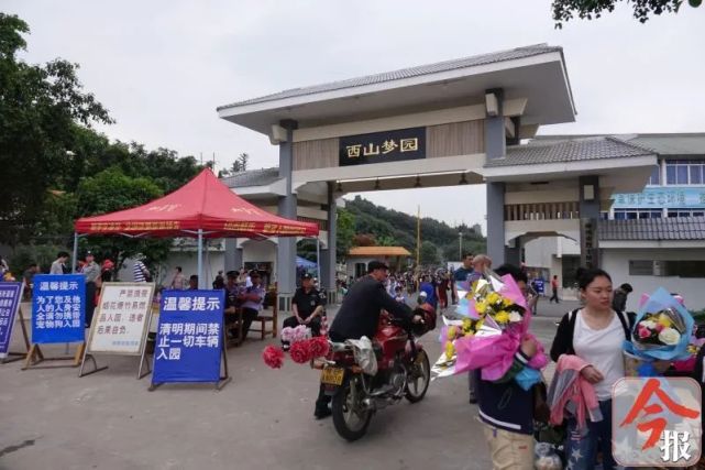 今天上午10时许,柳州市西山公墓附近的潭中西路延长线与柳太路交叉