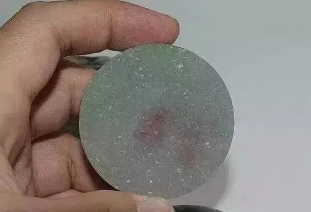 第一点:看翠性 翠性是判定翡翠真假的一个关键因素.