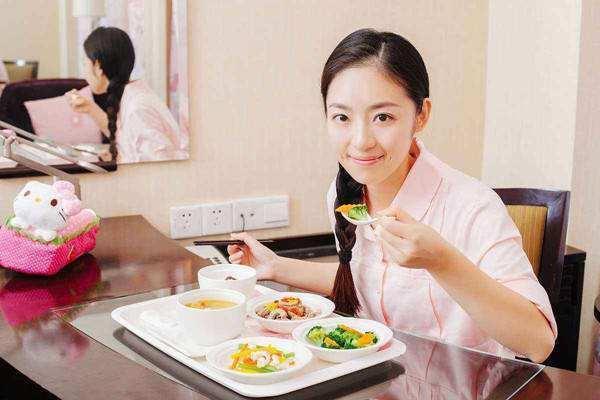 生完娃后有以下变化，说明你已被产后衰老盯上，教你几招快速脱身