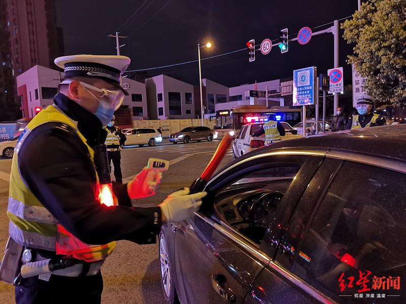 为全面复工复产创造良好道路交通环境,成都交警开展酒驾整治集中统一