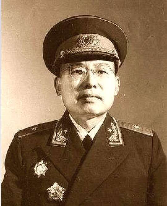 深圳籍的两位开国将军都是高学历,曾生少将是中山大学毕业,而这位开国