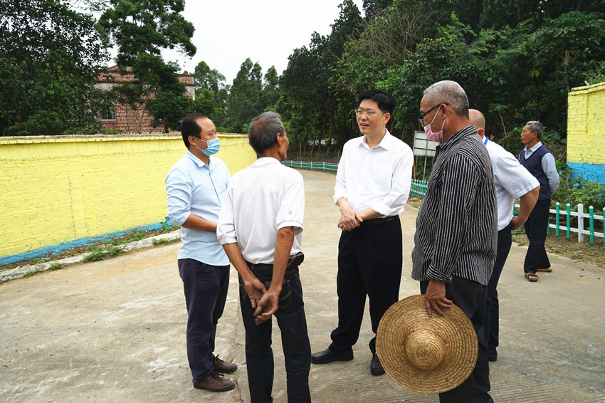 陈政到黄略镇深沟村,王爱村检查指导乡村振兴工作