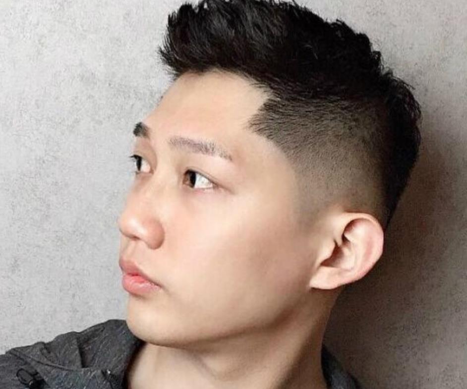 男生头发又硬又直,该剪什么发型?理发师建议这样剪,效果真的不错